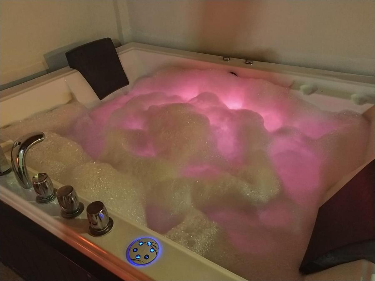 Villa Tokio Con Jacuzzi Y Piscina Privada 奇克拉纳－德拉弗龙特拉 外观 照片